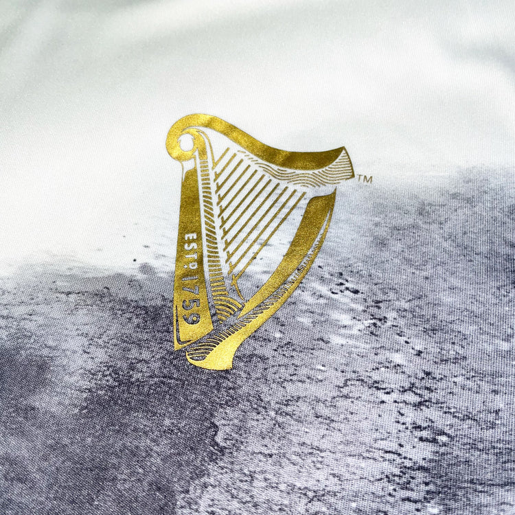 GUINNESS SUB PRINT PERFORMANCE T-SHIRT (WHITE/BLACK)